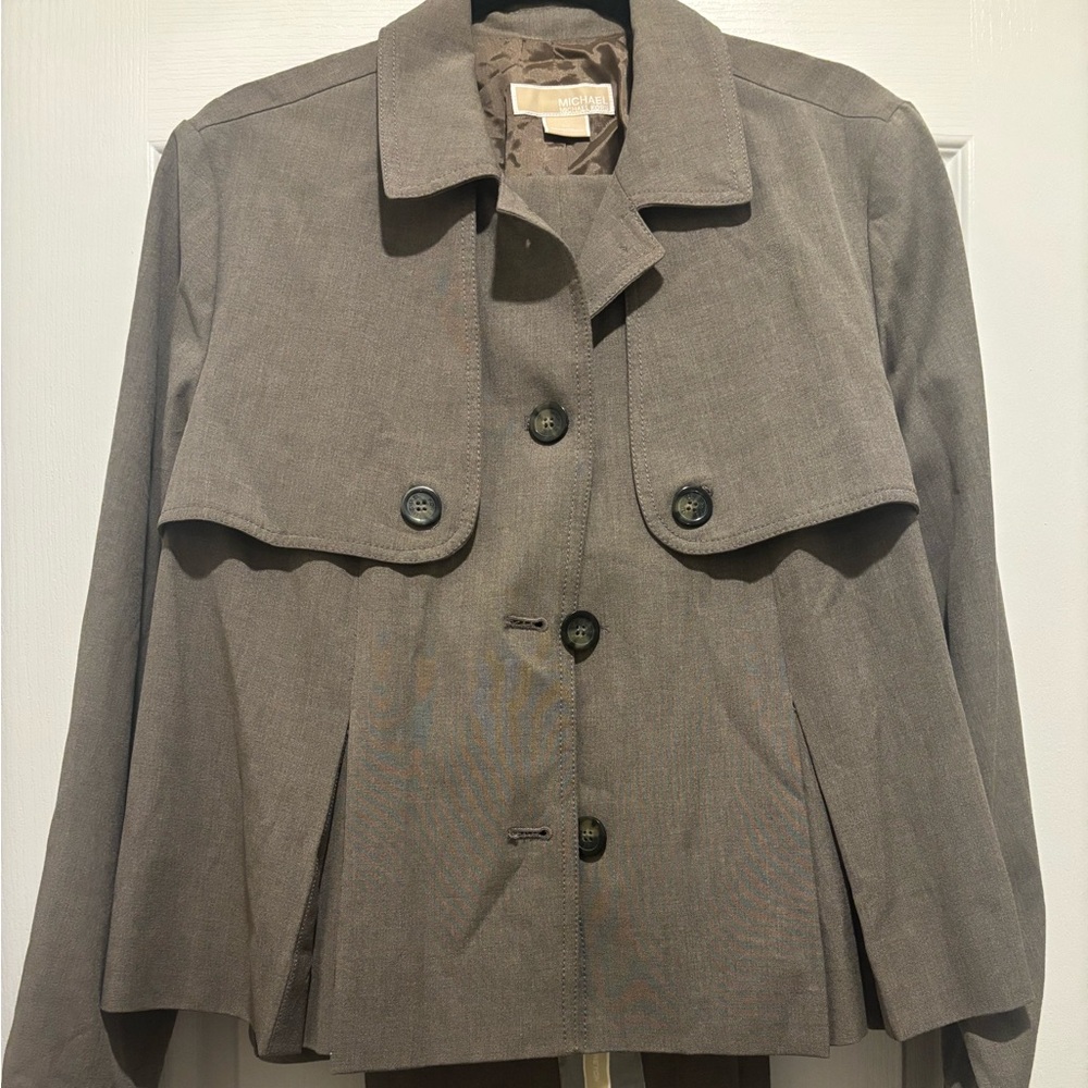 Michael Kors NWT Taupe Brown Pant Suit
Jacket:  Large
Pants: 14